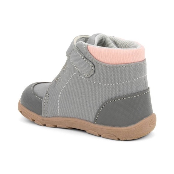 See Kai Run Girl’s Toddler size 5 Quinn Sneakers / boots Gray - Picture 2 of 6